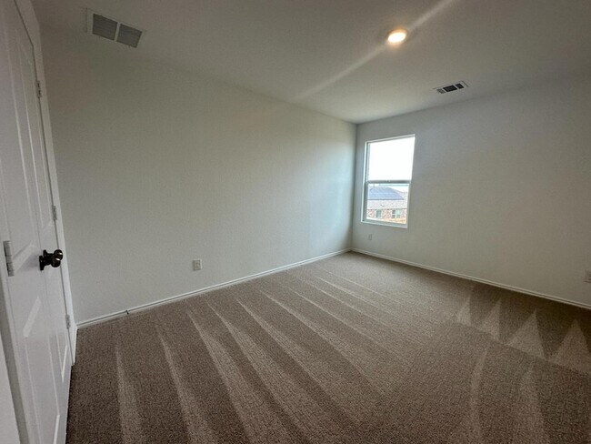 Building Photo - 229 Sonterra Dr