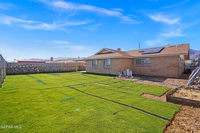 Building Photo - 9304 W Osborne Rd