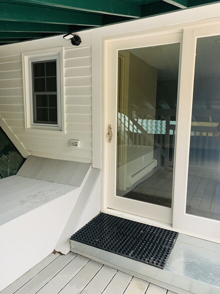 Building Photo - 2015 Quechee Main St