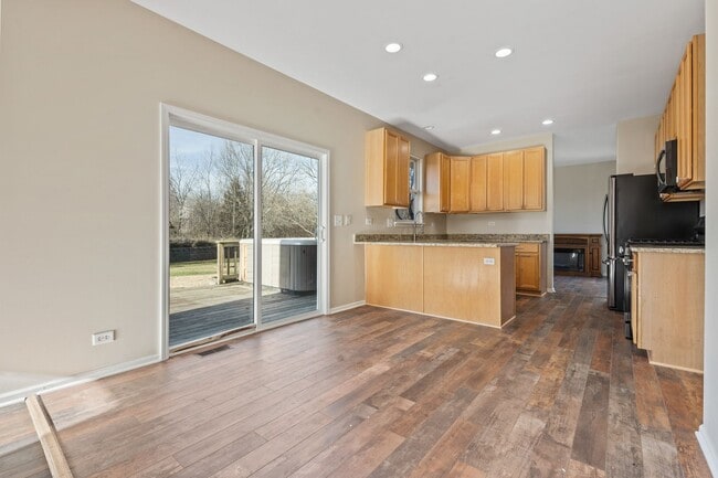 Building Photo - Lovely In Lakemoor