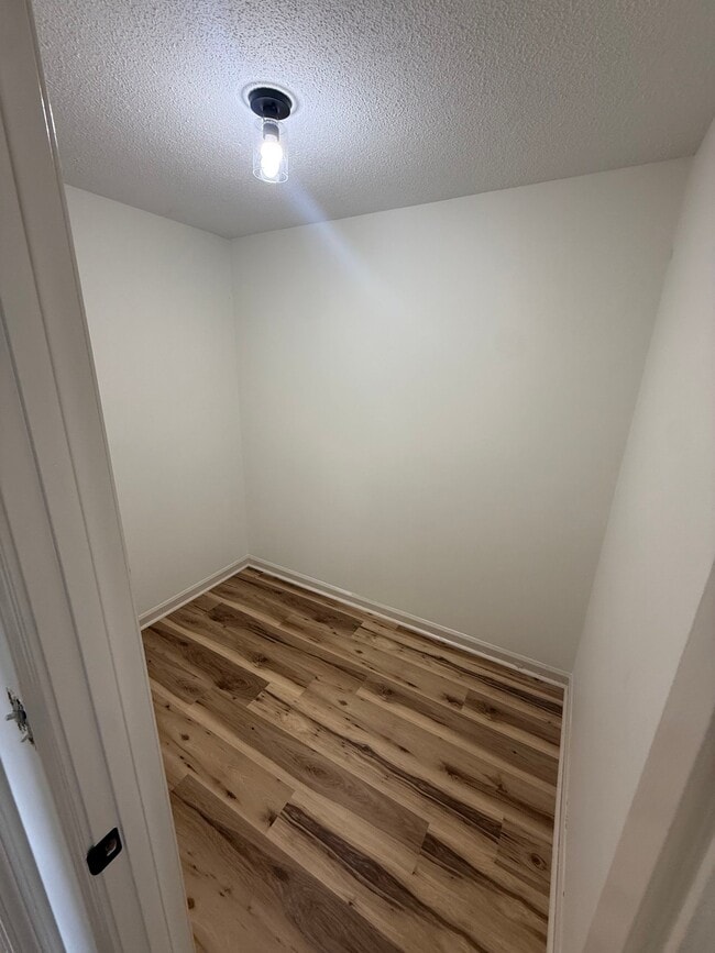 Building Photo - 103 Pinebark Ln