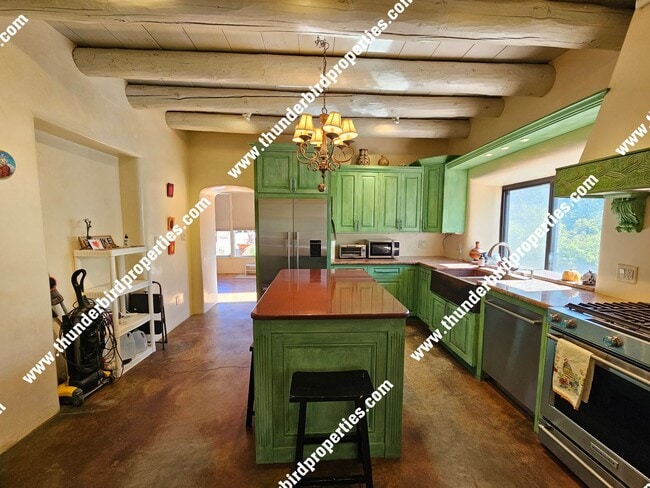 Building Photo - Charming Historic Tesuque Home – Fully Fur...