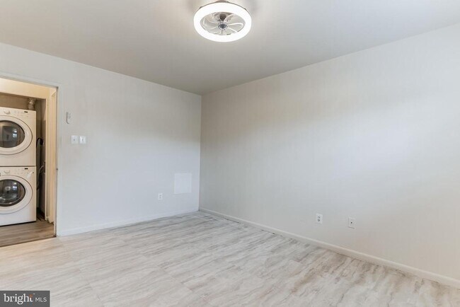 Building Photo - 7598 Gales Ct