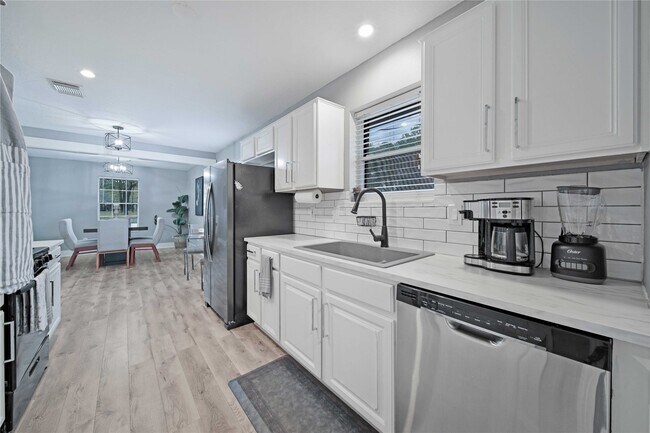 Building Photo - 6003 Weisinger Dr