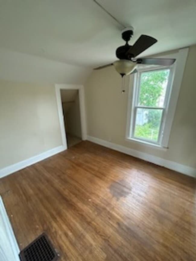 Building Photo - 3 Bed 1 Bath