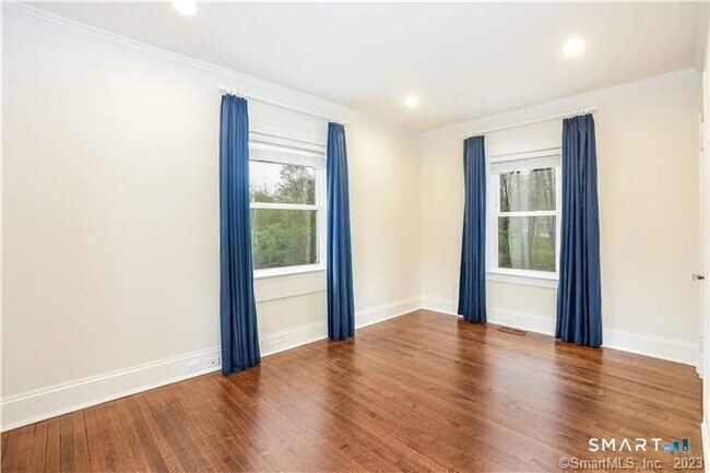 Building Photo - 456 White Oak Shade Rd