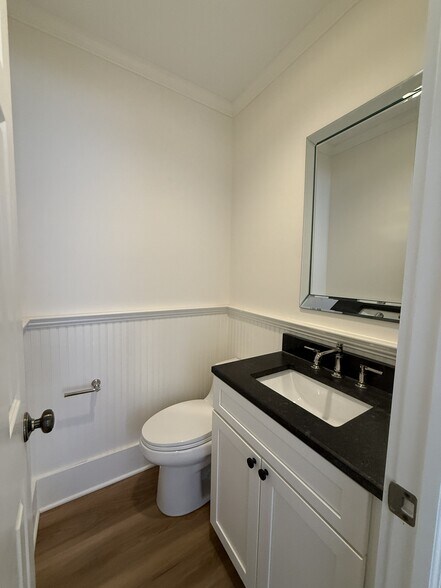 Building Photo - 678 Mohawk St