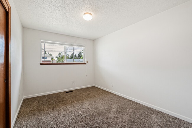 Building Photo - 4802 S 73rd St