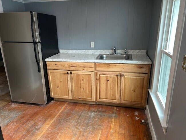 Building Photo - 35 Bath Rd