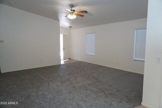 Building Photo - 825 E Lamonte St