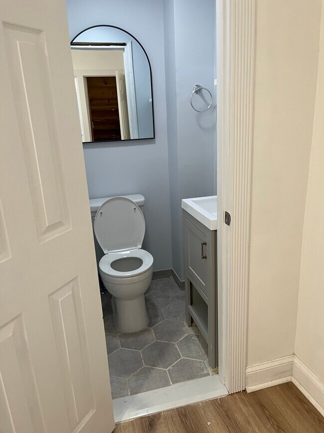 Powder Room - 199 N Clinton St