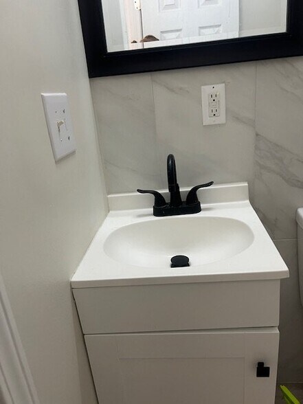 Building Photo - 506 N Line St