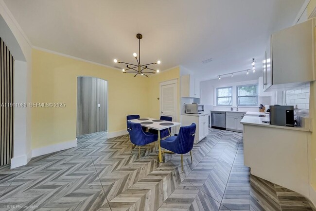 Building Photo - 46 NE 43rd St