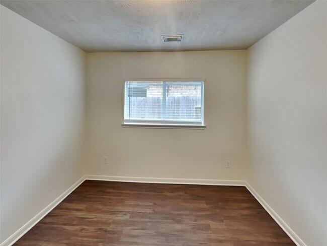 Building Photo - 409 Mystic Glen Loop