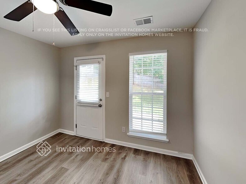 Building Photo - 5000 Buckeye Pl