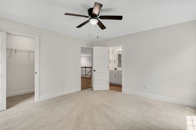 Building Photo - Beautiful Rental in The Highlands – Spacio...