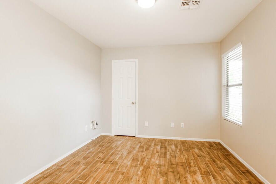 Building Photo - 10609 W Via Del Sol