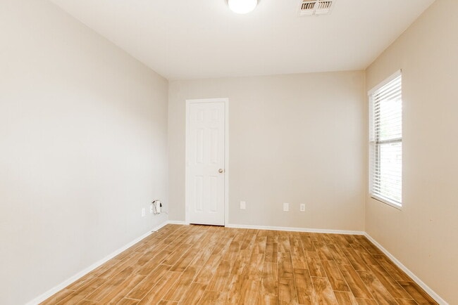 Building Photo - 10609 W Via Del Sol