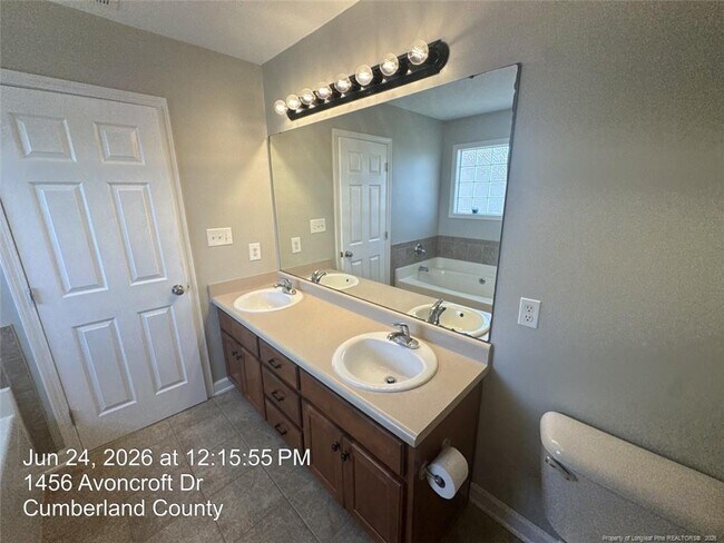 Building Photo - 1456 Avoncroft Dr