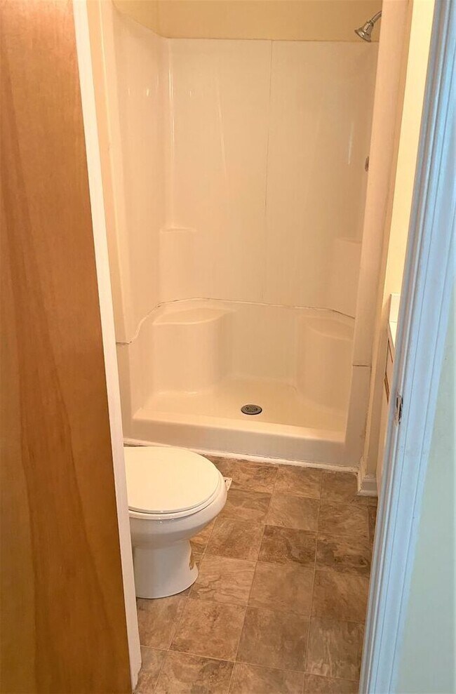Building Photo - 2BR Candle Wyck Community located on kerr Ave, Walk to UNCW, Shopping and Breweries Ground floor ...