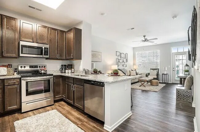 Building Photo - 368 Beacon Light Cir