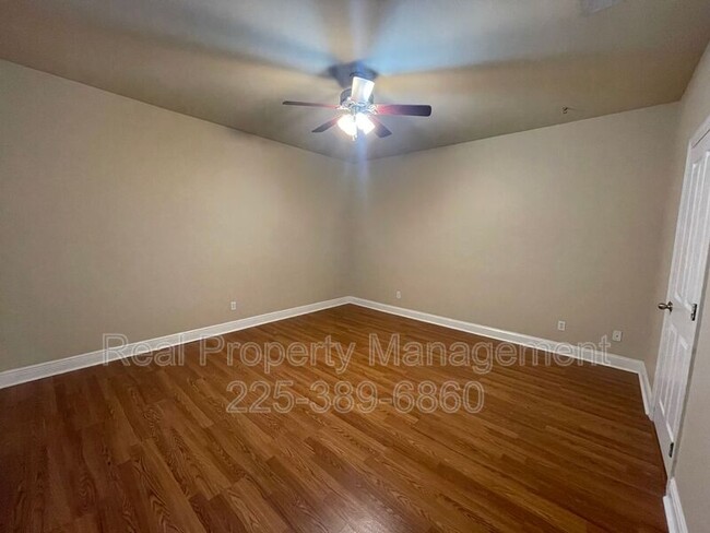 Building Photo - 809 Summer Breeze Dr