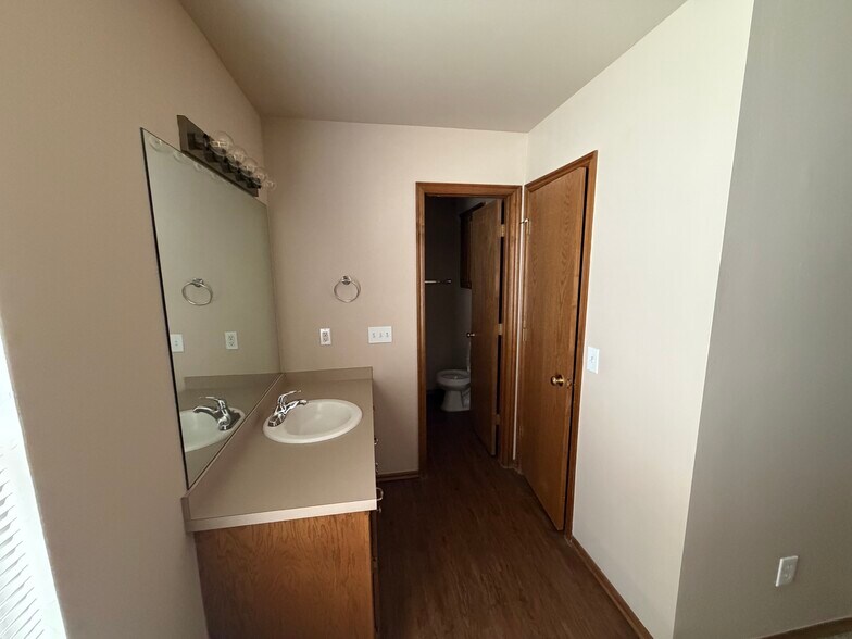 Building Photo - 2805 SE 89th Ter