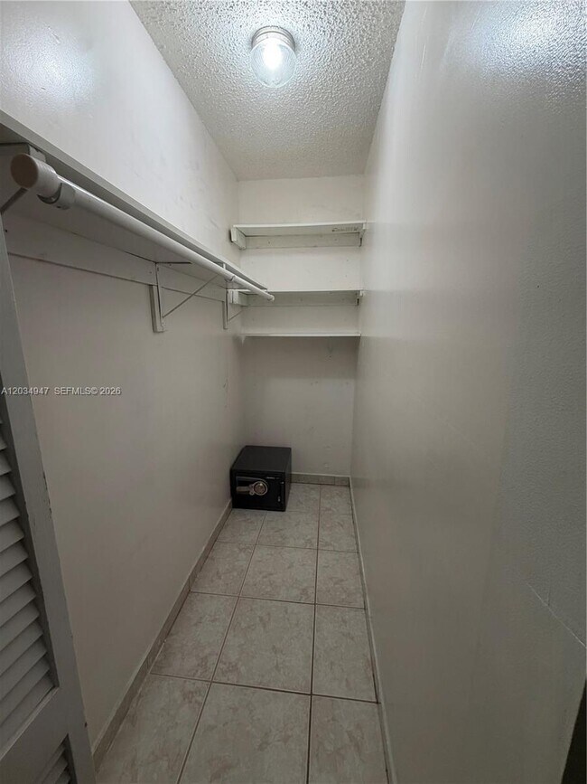 Building Photo - 15431 SW 101st Ave