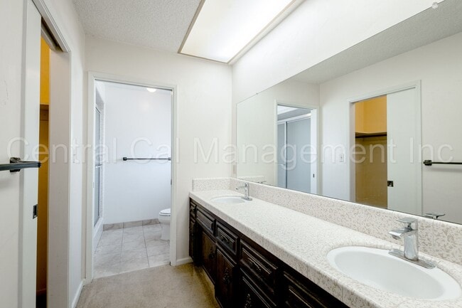 Building Photo - 3 Bedroom/2 Bath with a Pool - $2395 Per Month!