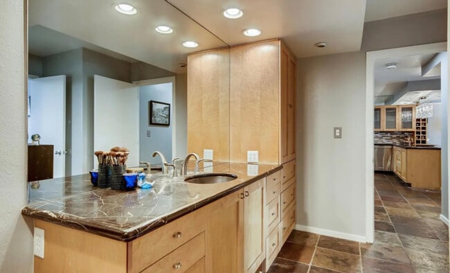 Building Photo - 1551 Larimer St