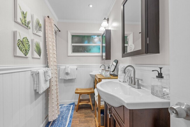 Building Photo - 303 Lang Rd