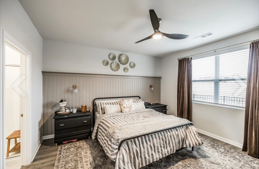 Building Photo - 7355 Lang Ave