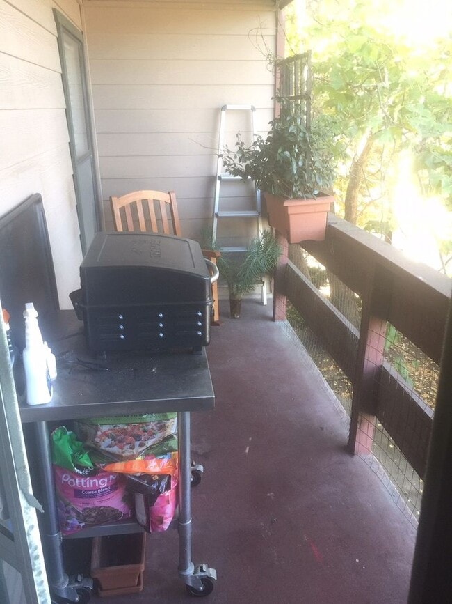 Building Photo - 2 Bedroom 1 Bath Condo Downtown SLO