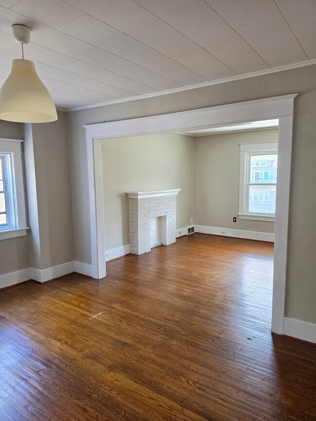 Building Photo - 339 Crestwood Ave