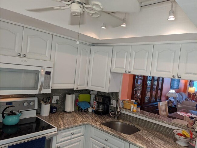 Building Photo - 2616 Cove Cay Dr