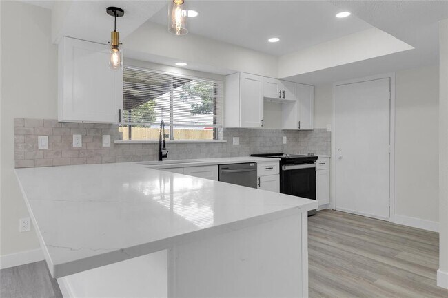 Building Photo - 18010 Santolina Ln