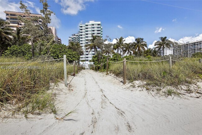 Building Photo - 5255 Collins Ave
