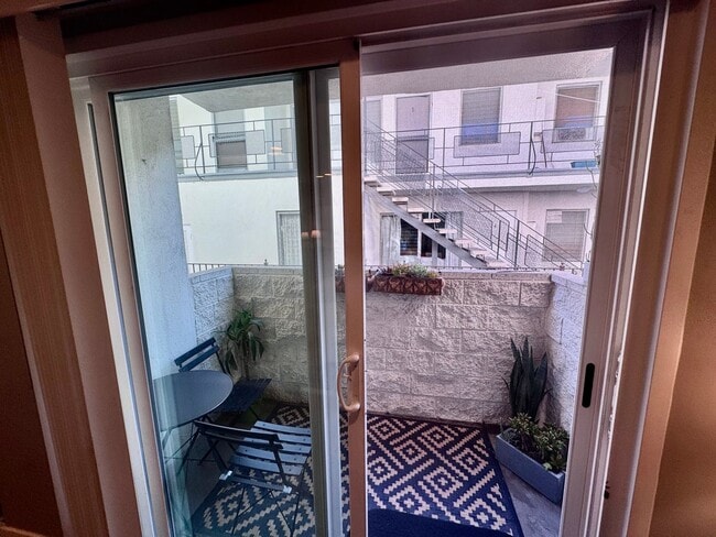 Building Photo - Furnished Santa Monica one bedroom