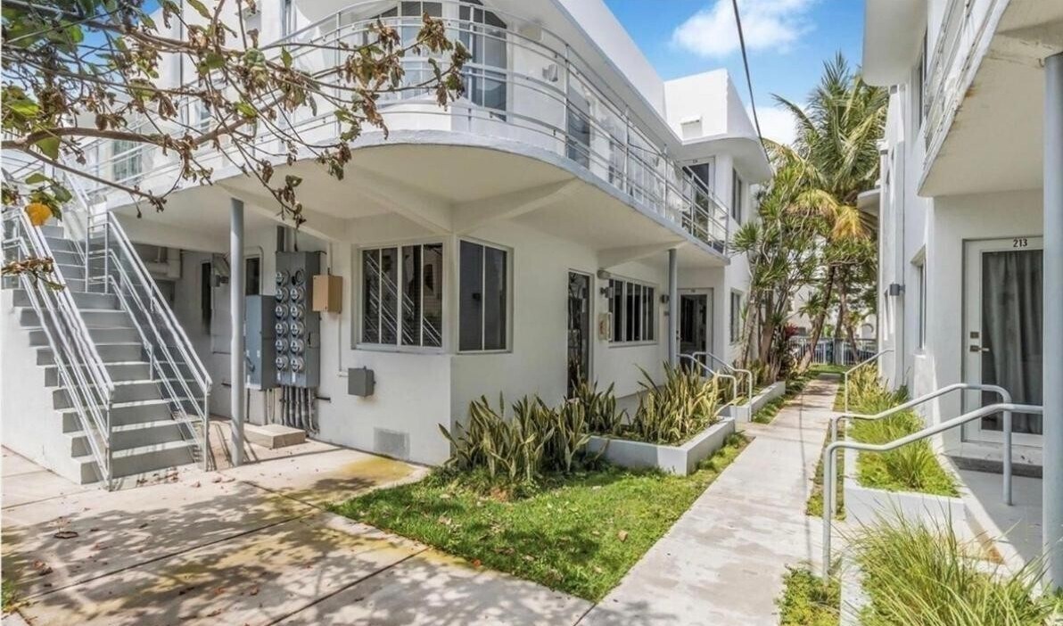 Building Photo - 557 Michigan Ave