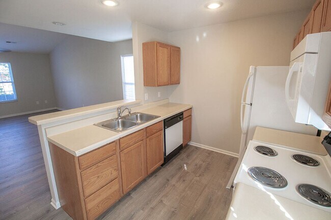 Building Photo - Affordable 3 Bedroom Duplex