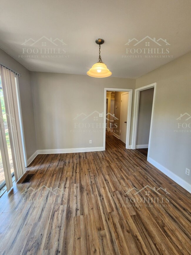 Building Photo - Charming 3-Bed Brick Rental Near Schools &...