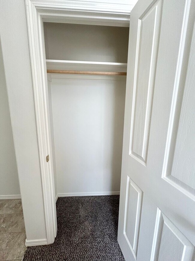 Building Photo - 4650 N Date Palm Ave