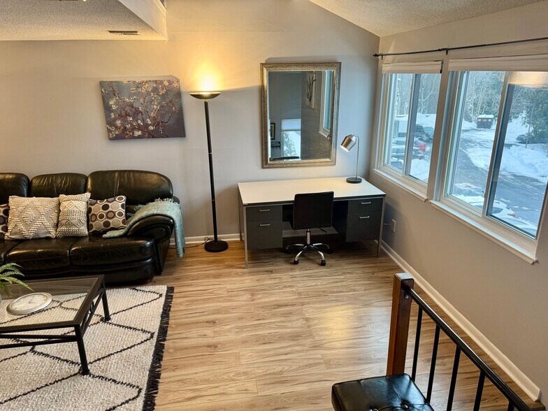 Building Photo - 300 Brittany Farms Rd