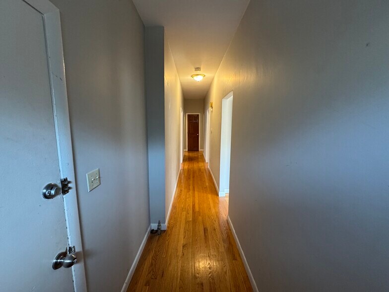 Entrance hall - 23 Tufts St