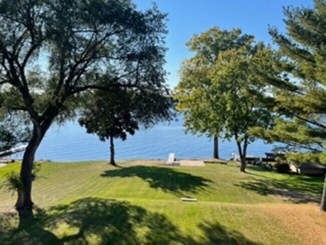Building Photo - Lake Oakland Lakefront Home - 3 Bedroom 2 ...