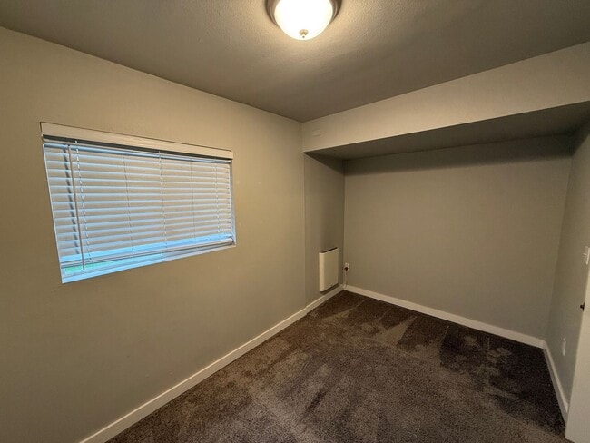 Building Photo - 2726 - MDL Capital Partners