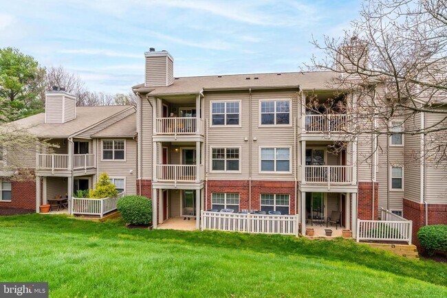 Building Photo - 1719 Ascot Way