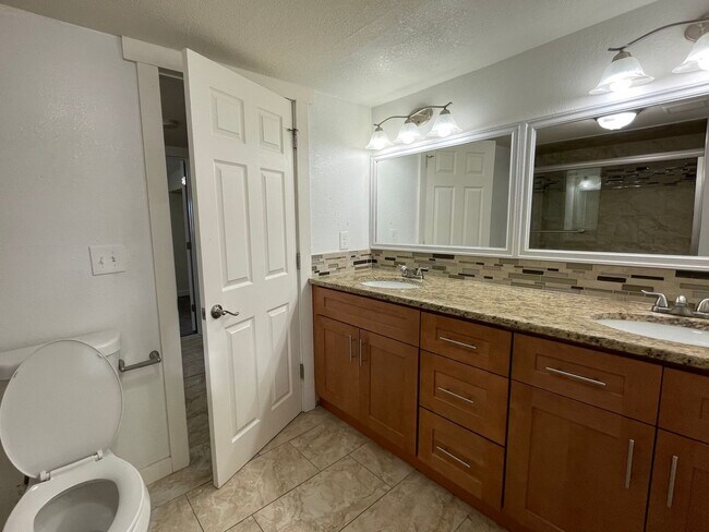 Building Photo - Newly Remodeled 6 Bed 3 Bath Martin Acre’s Home in Boulder