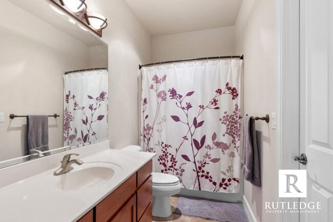 Building Photo - STUNNING 4 Bed/3.5 Bath Home in Talent!!!