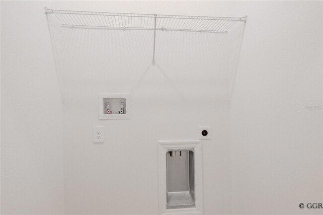 Building Photo - 3290 Laurent Lp